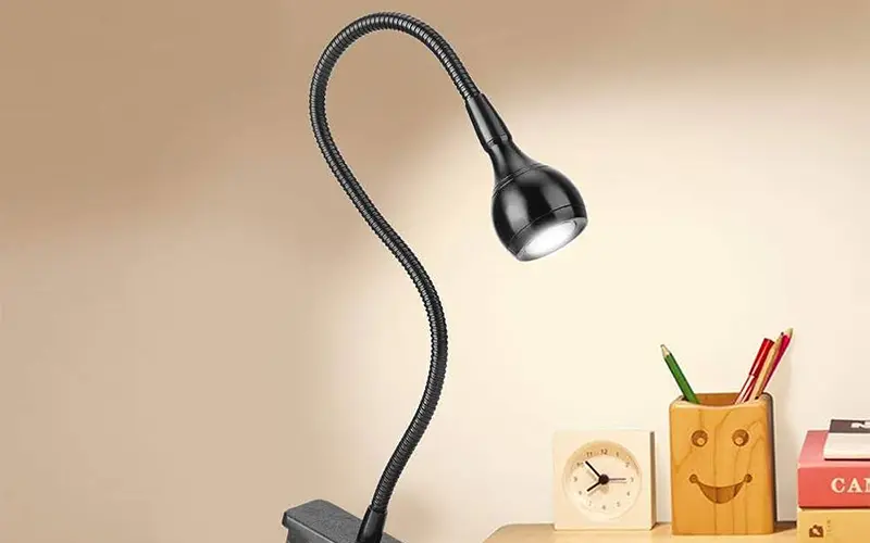 چراغ مطالعه تبلیغاتی LED گیره&zwnj;ای، هدیه کاربردی برای عید نوروز