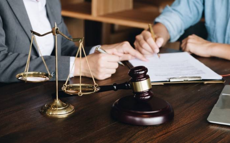 وکیل پایه یک دادگستری در مشهد با مشاوره رایگان